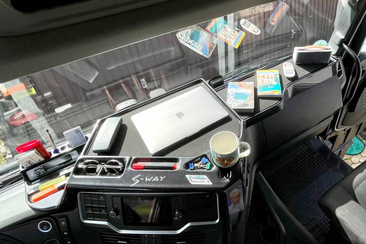 Ansatztisch Beifahrerseite für Iveco X/S-Way